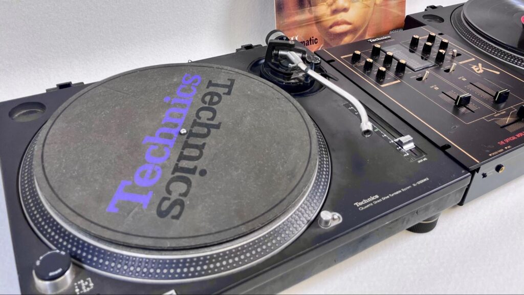 ヒップホップの楽器！？王道ターンテーブル Technics SL-1200とは