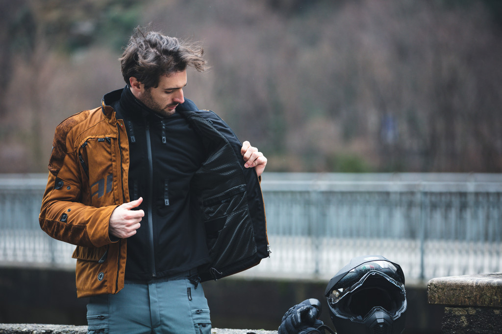 1着のジャケットで1年中バイクに乗れるのでしょうか。 - ダイネーゼ