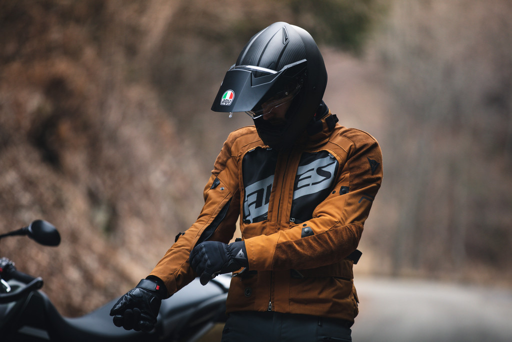 1着のジャケットで1年中バイクに乗れるのでしょうか。 - ダイネーゼ