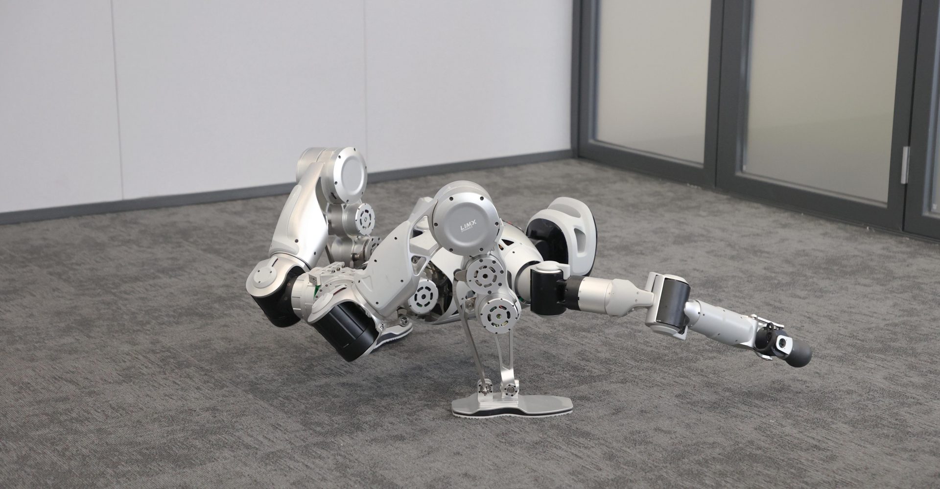高性能ロボット「LimX Dynamics」、シリーズAで調達総額100億円に 生成