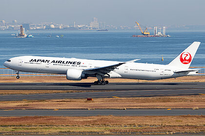JA738J Japan Airlines Boeing 777-300ER | Planespotters.net