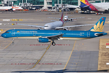 VN-A390 Vietnam Airlines Airbus A321-200 | Planespotters.net