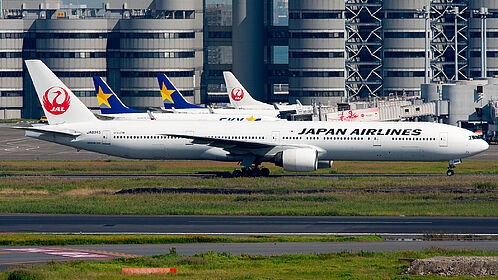 JA8945 Japan Airlines Boeing 777-300 | Planespotters.net