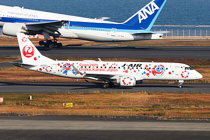 JA252J J-Air Embraer ERJ-190 | Planespotters.net