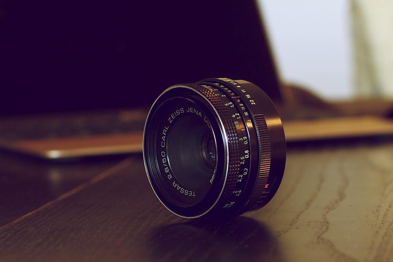 オールドレンズ：CARL ZEISS JENA DDR TESSAR 50mm F2.8 M42