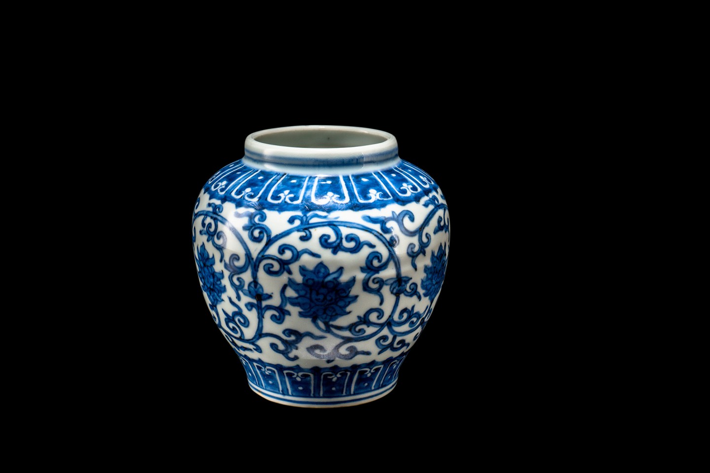 中国 染付蓮紋お碗 大明嘉靖年製銘 送料込み0525 中国 染付蓮紋お碗