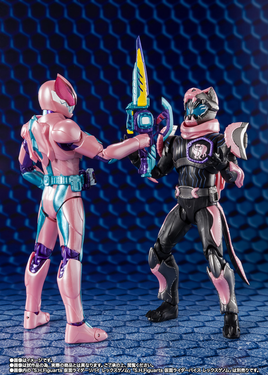 S.H.Figuarts 仮面ライダージャンヌ コブラゲノム＆ラブコフ クジャク