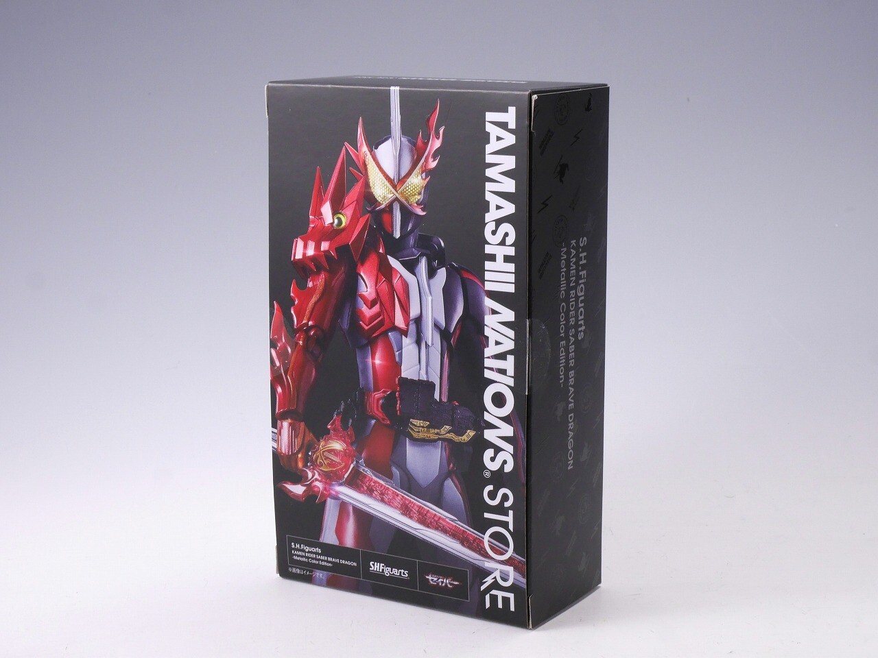 魂ストア限定商品「S.H.Figuarts 仮面ライダーセイバー ブレイブ