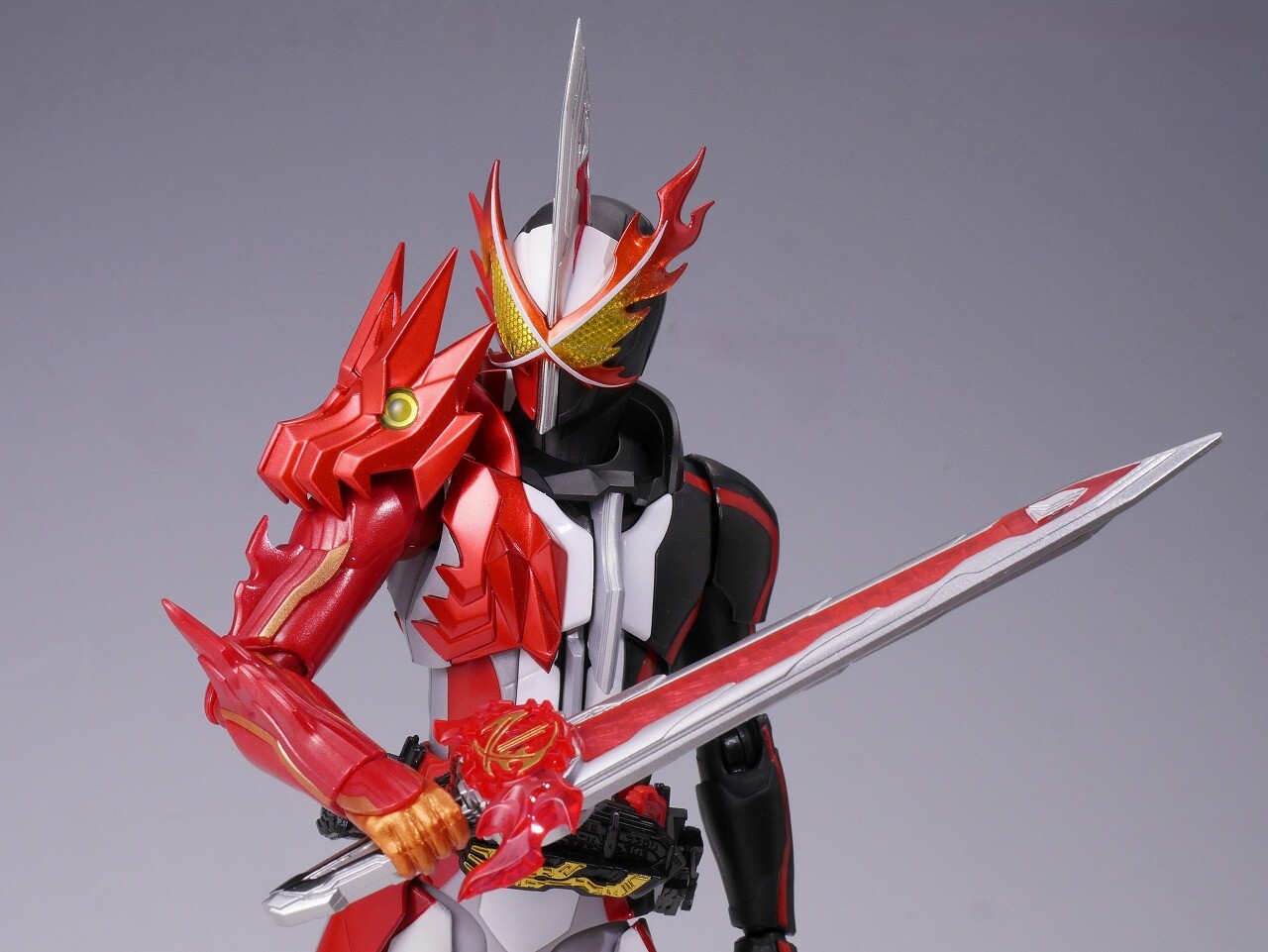 魂ストア限定商品「S.H.Figuarts 仮面ライダーセイバー ブレイブ