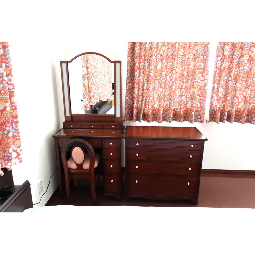 アンティークカントリー調のドレッサーとチェスト800 - 鏡台