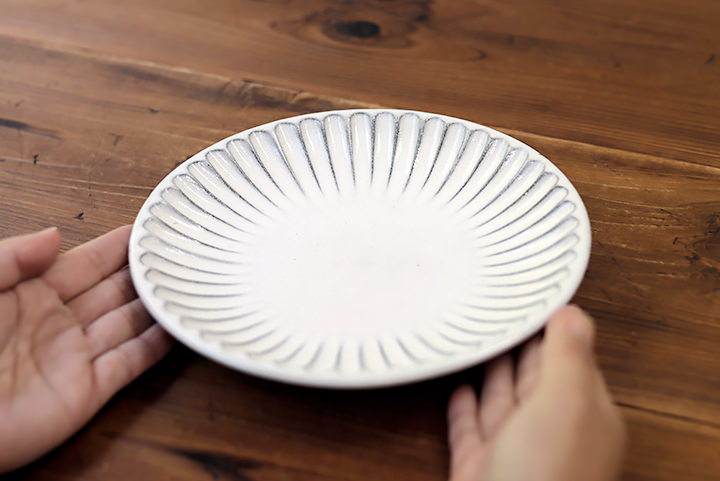 雅峰窯】6寸皿/しのぎ/白/（径 20.5cm） | 【丹波のイロドリ】丹波焼