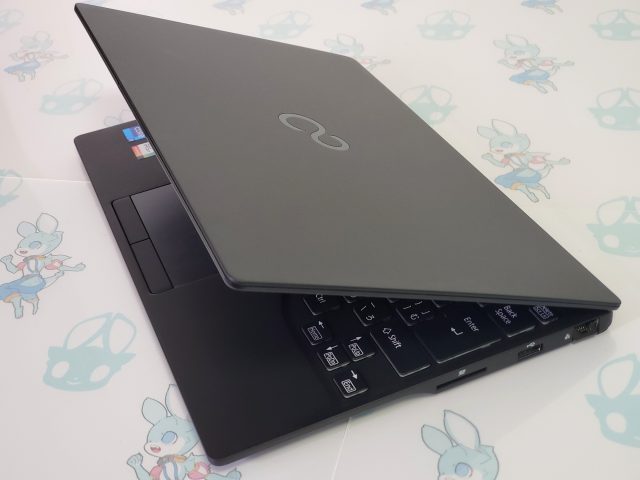 ノートPCは軽さで選べ！軽量こそ最強！634g LIFEBOOK UH-X レビュー
