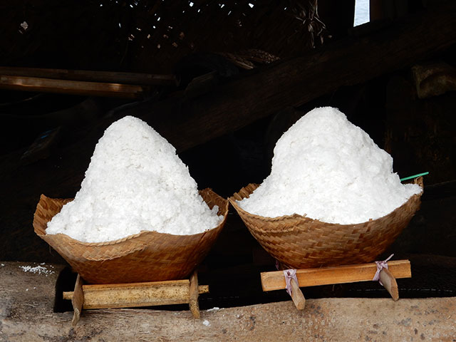 バリ島クサンバ村に大粒の天然塩を買いに行こう♪ | たびこふれ