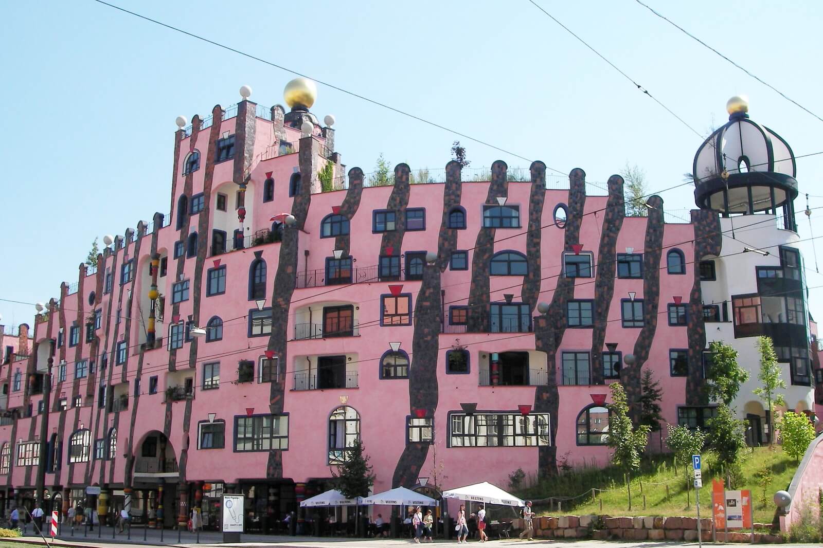 SDGsに繋がる思想にも注目！フンデルトヴァッサーのアート建築がスゴイ