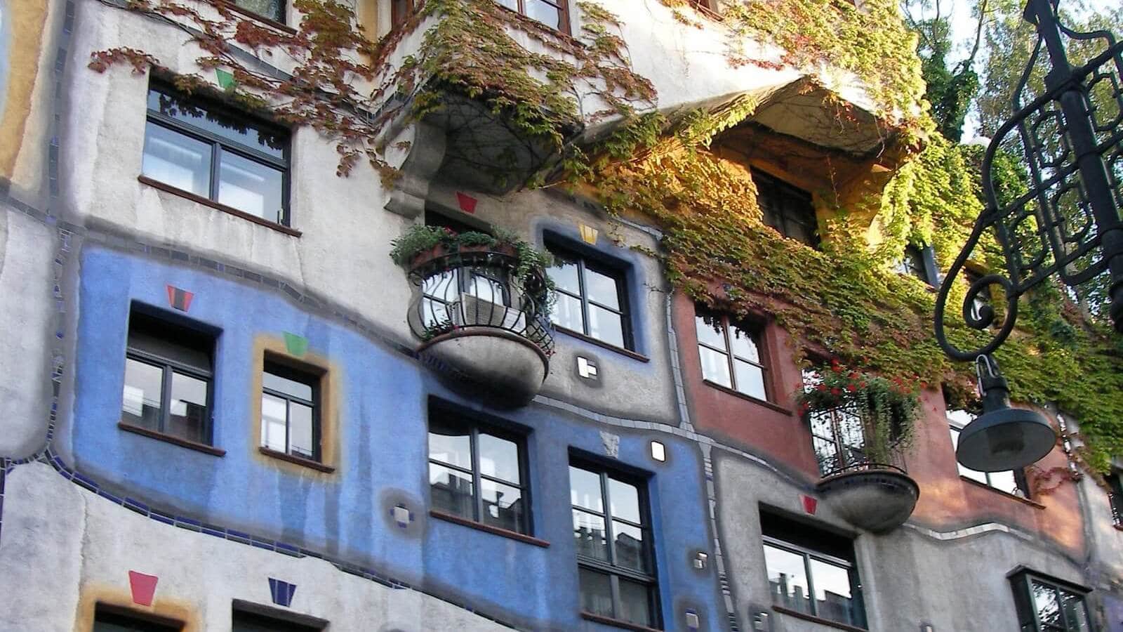 SDGsに繋がる思想にも注目！フンデルトヴァッサーのアート建築がスゴイ