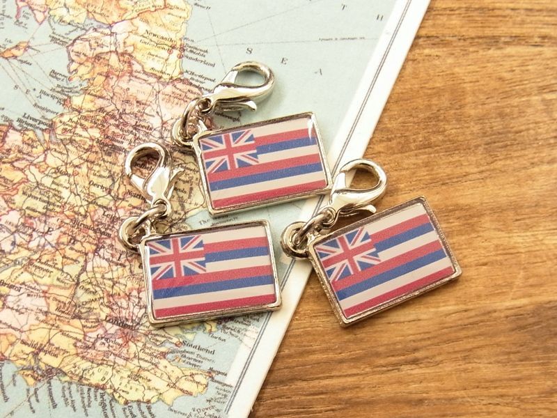 ネコポスOK】 世界の国旗 チャーム [ハワイ州旗] 1個 - 旅屋