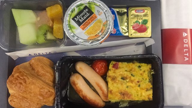 機内食ルポ】羽田〜米ミネアポリス「デルタ航空」エコノミーは