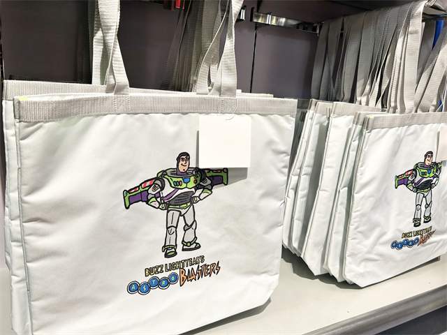 東京ディズニーランド】無料でもらえる限定シール！入手方法は？「バズ