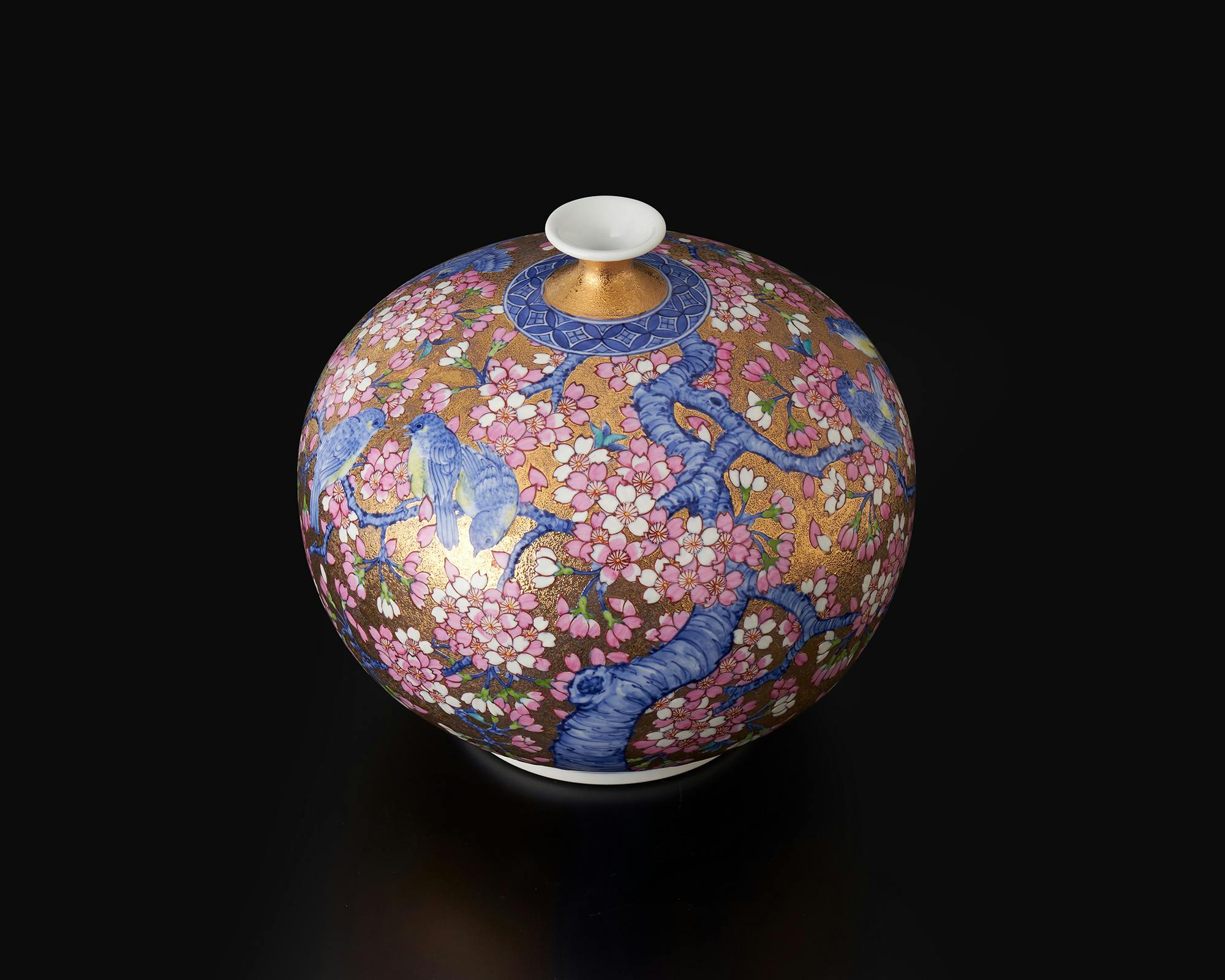 花器「花瓶 小 金彩桜花鳥図」 金龍窯 江口天童 有田焼 陶磁器