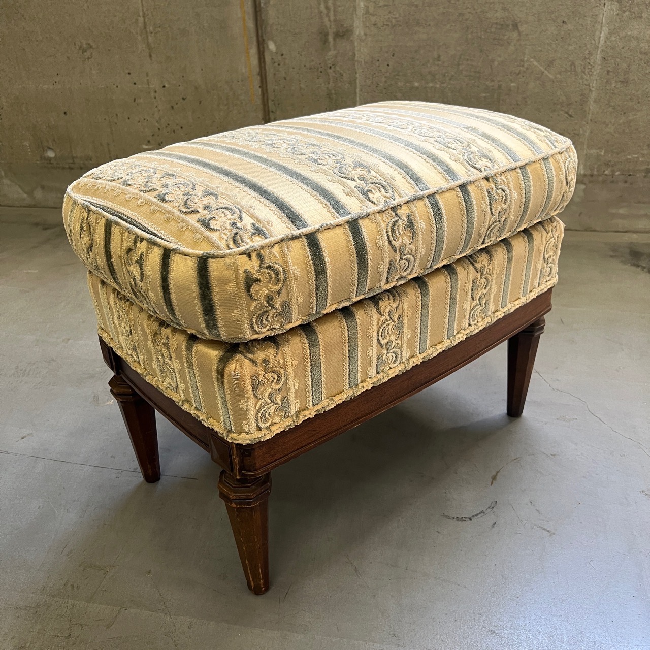 ドレクセルヘリテイジ アップホルスタリー オットマン スツール 金華山織