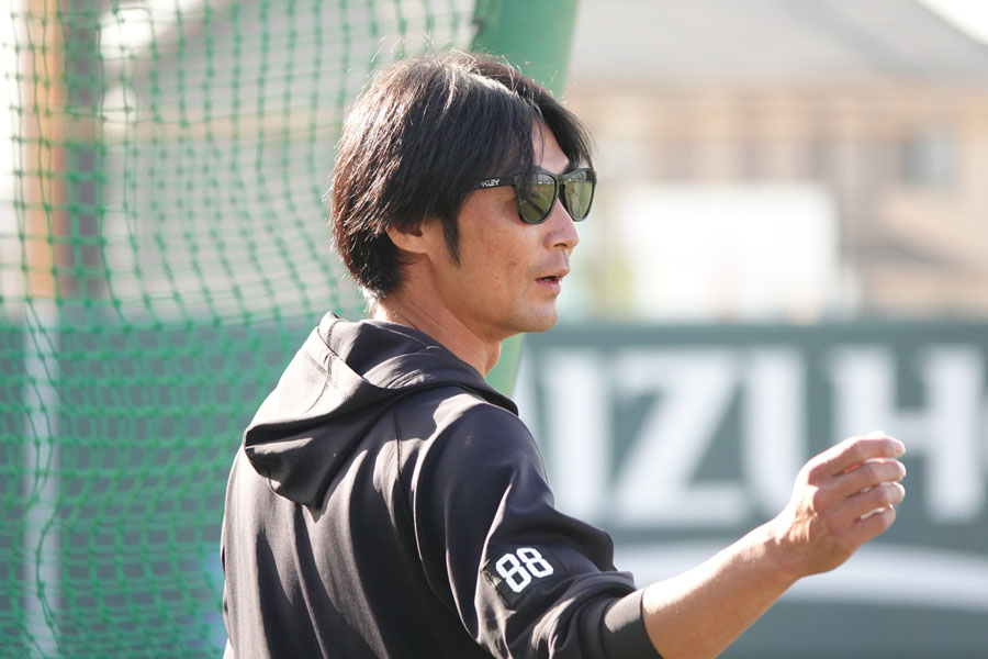 明石健志が異例の