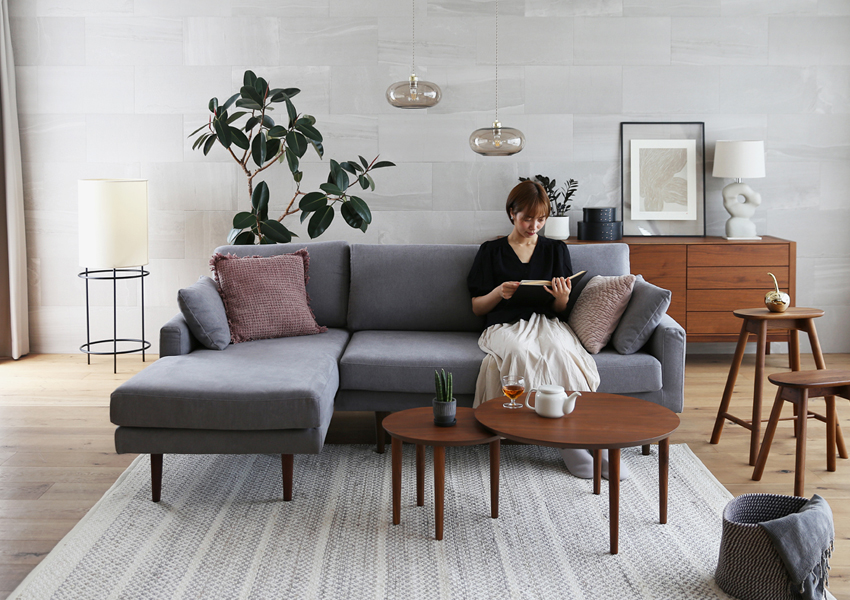 レオ カウチソファ LIGHT BLUE(W214×D156×H82cm)税込￥208,000