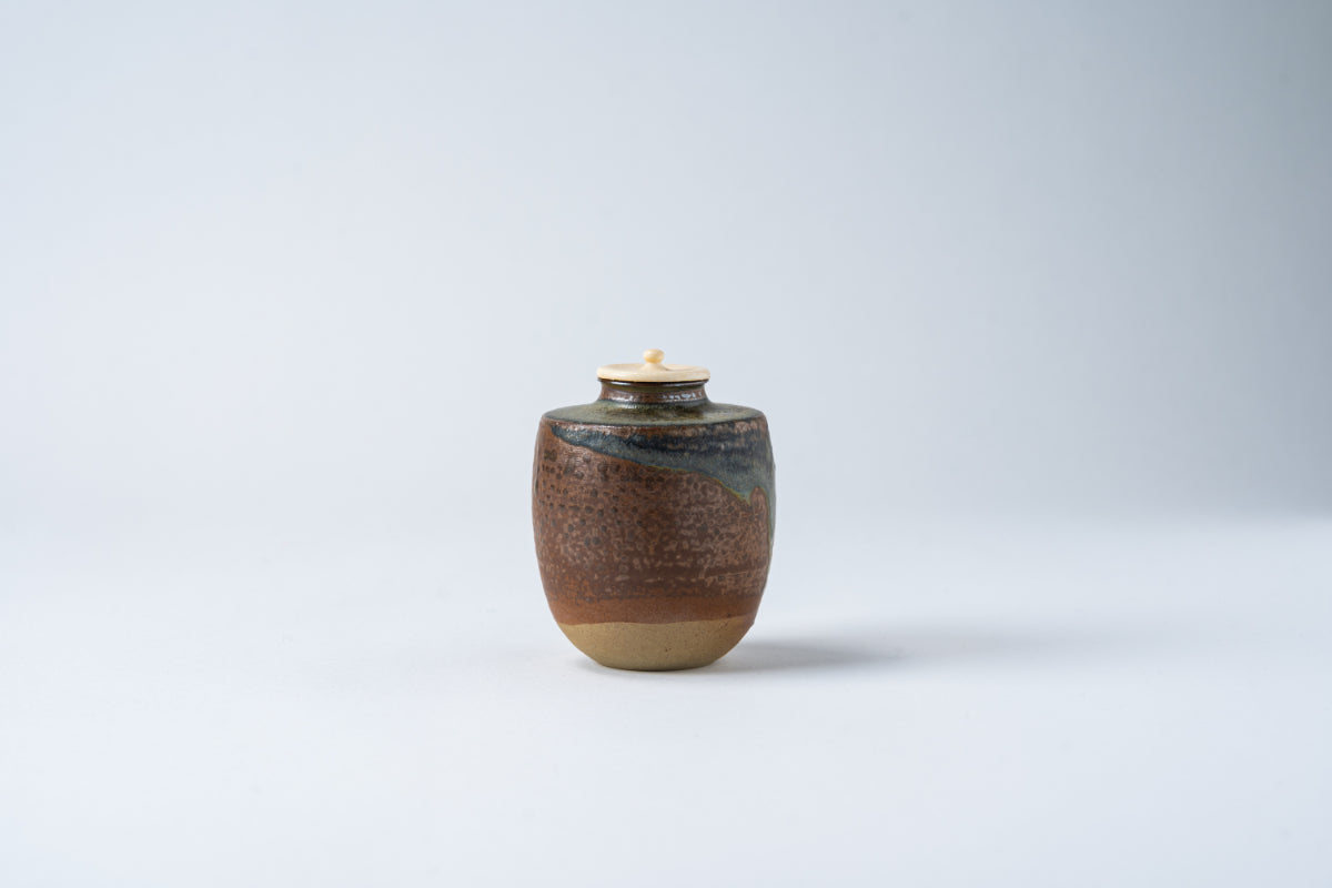 肩衝茶入 十一代 髙取静山造 – 高取焼宗家