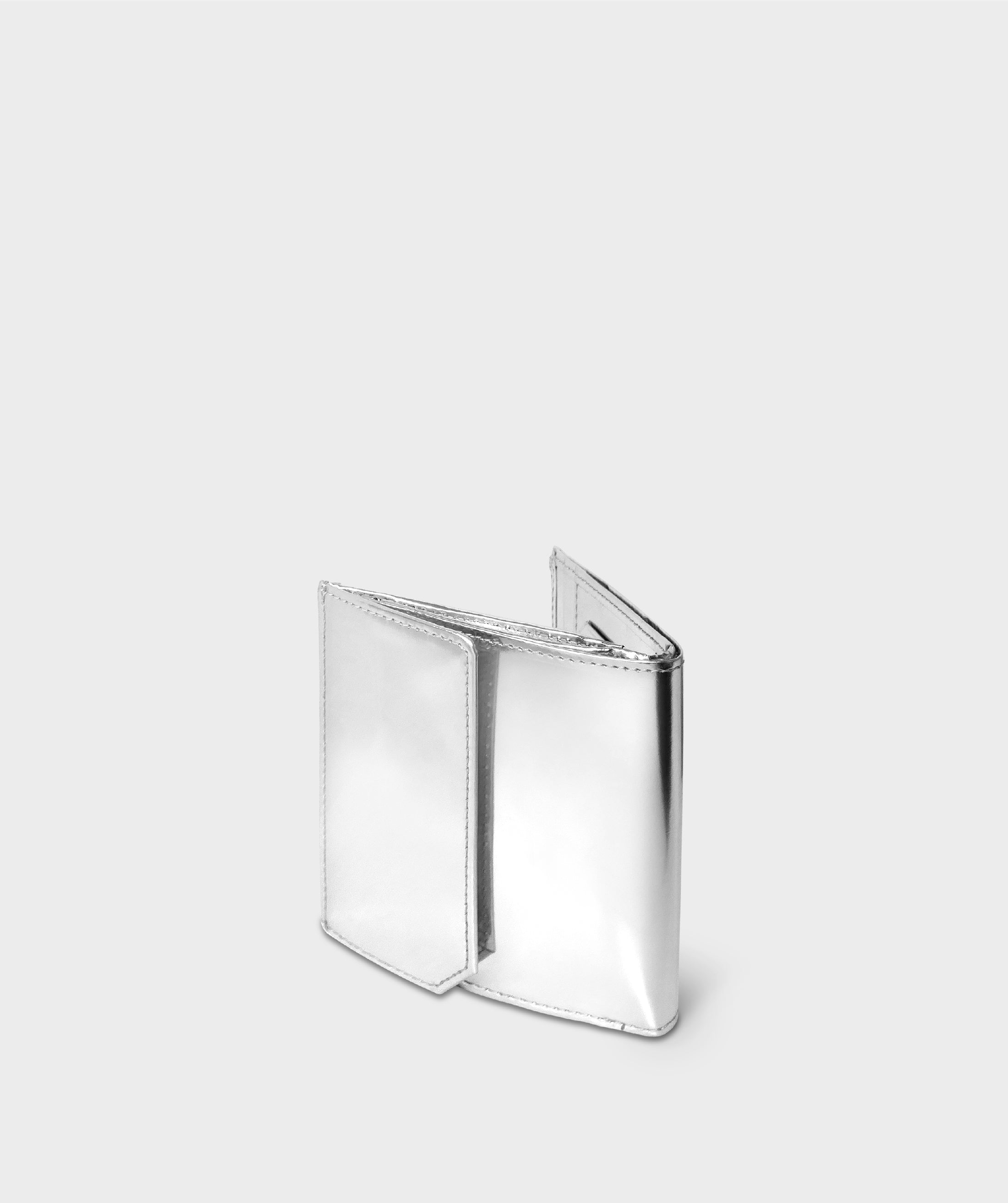 タグリッヒ | マジックポケット二つ折り財布