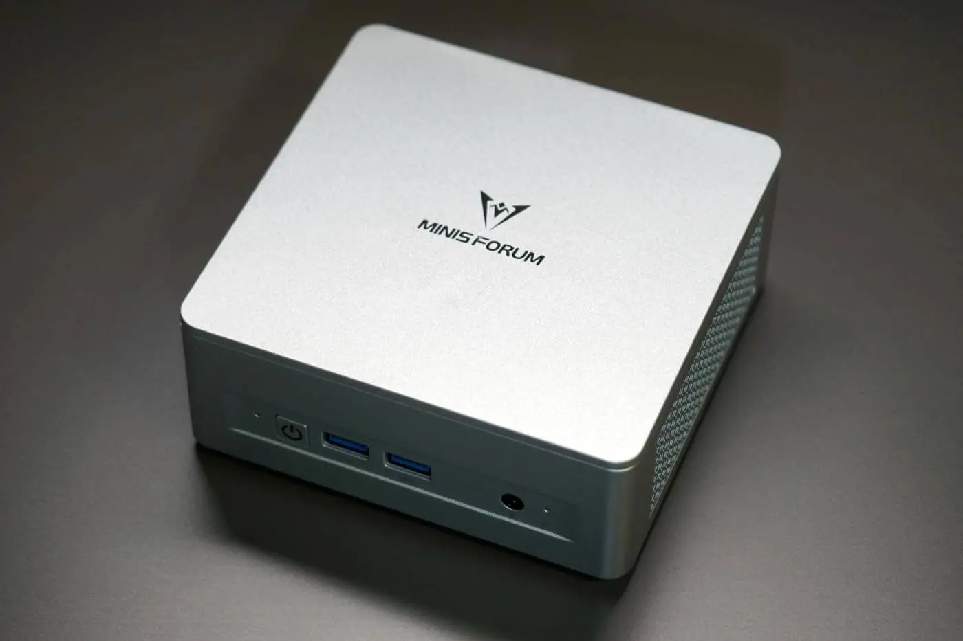 Minisforum UM750L Slim｣ レビュー｜5万円台のコスパに優れたミニPC