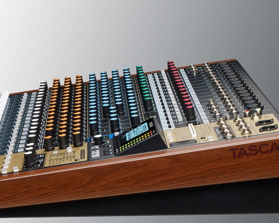 SS-R200 | ソリッドステートステレオオーディオレコーダー | TASCAM (日本)