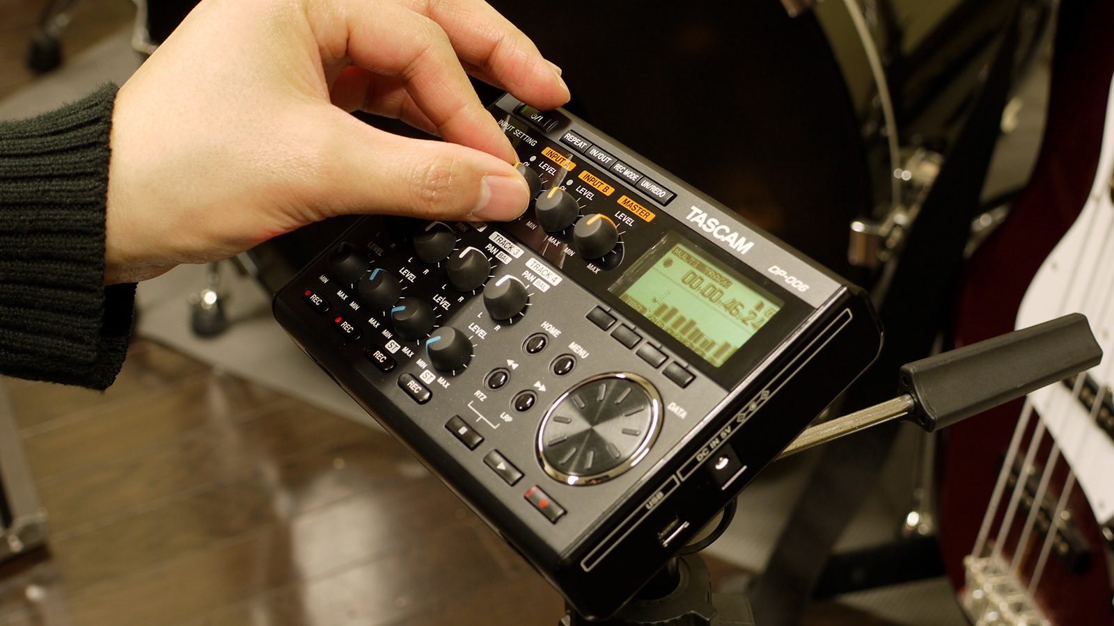 DP-006 | 6トラック SD/SDHC MTR | TASCAM (日本)
