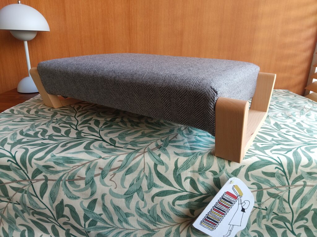 園田椅子製作所さまの座椅子、Zagaku 01 ご注文分を店頭にてお渡ししま