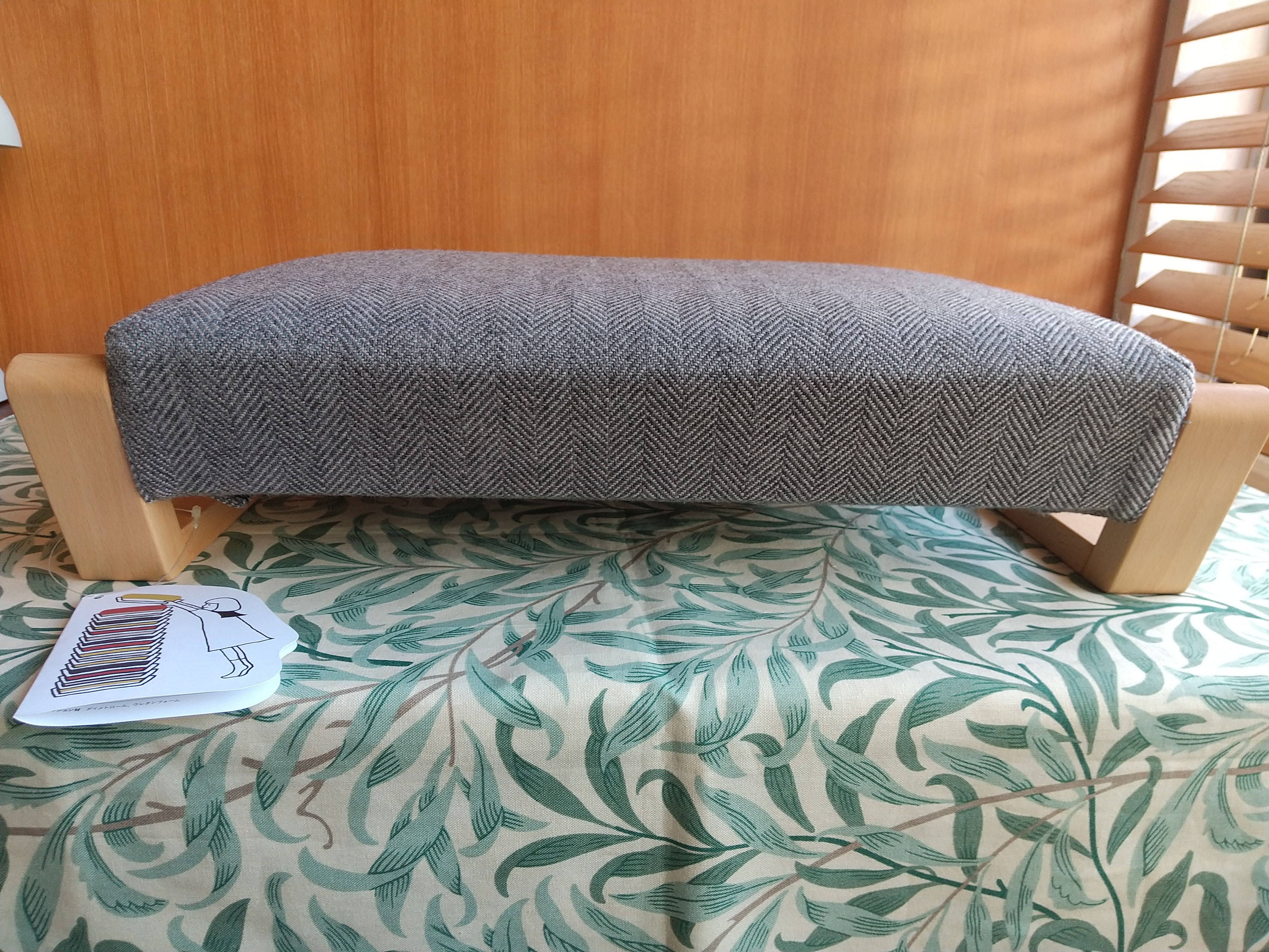 園田椅子製作所さまの座椅子、Zagaku 01 ご注文分を店頭にてお渡ししま