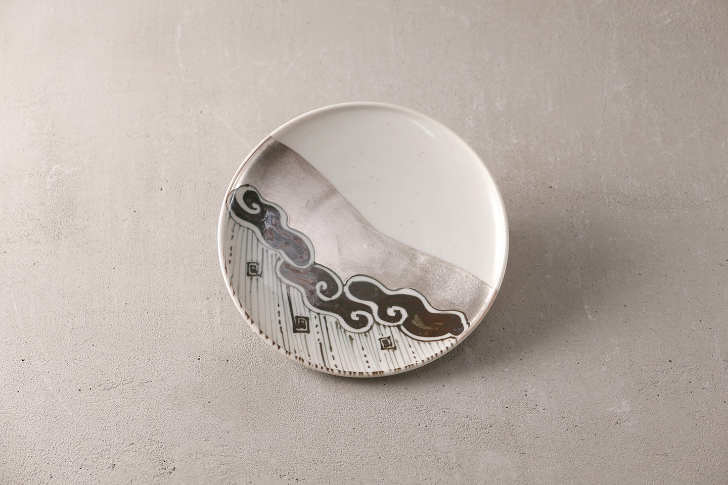 銀彩四寸皿 雲紋 - 【公式】田代陶器店 TASHIRO TOUKITEN オンライン