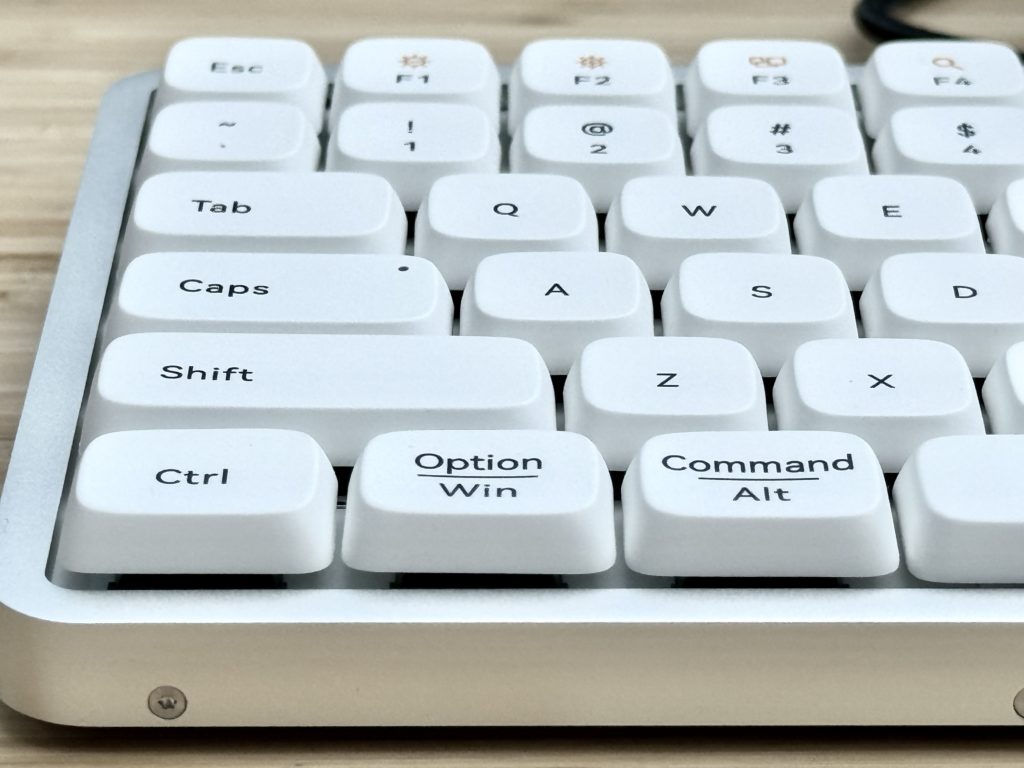 LOFREE FLOW84 – シルキータッチと心地よい音、GOHST軸のメカニカル