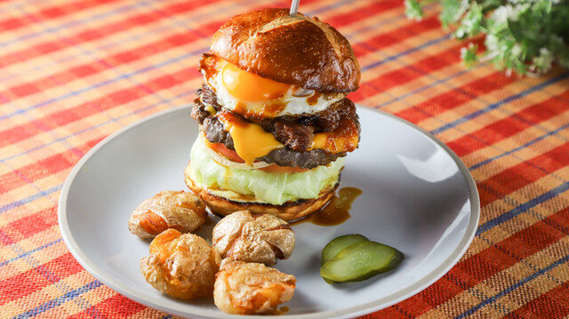 OVERWHELM HAMBURGER & BAR STAND （オーバーウェルム ハンバーガー