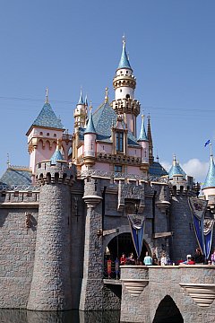眠れる森の美女の城の場所 | ディズニーランド（アナハイム）