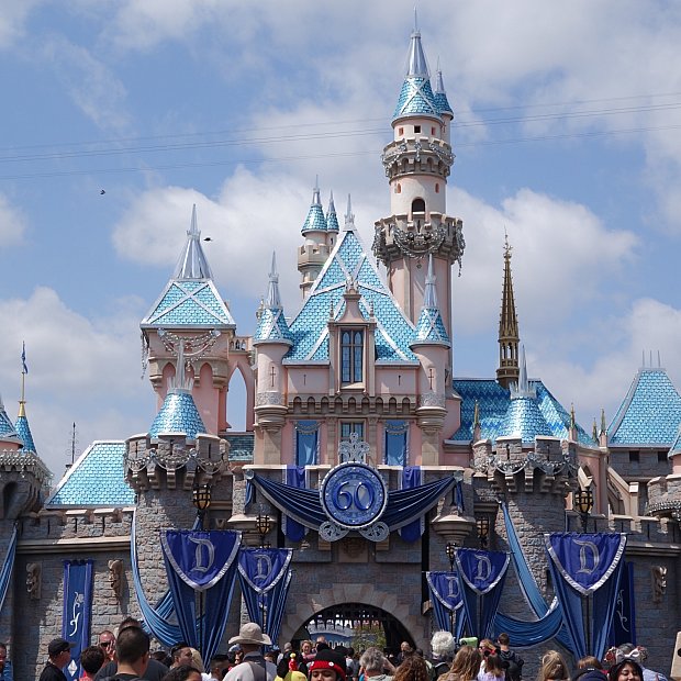 お城を探検して物語に触れよう | 眠れる森の美女の城（カリフォルニア）