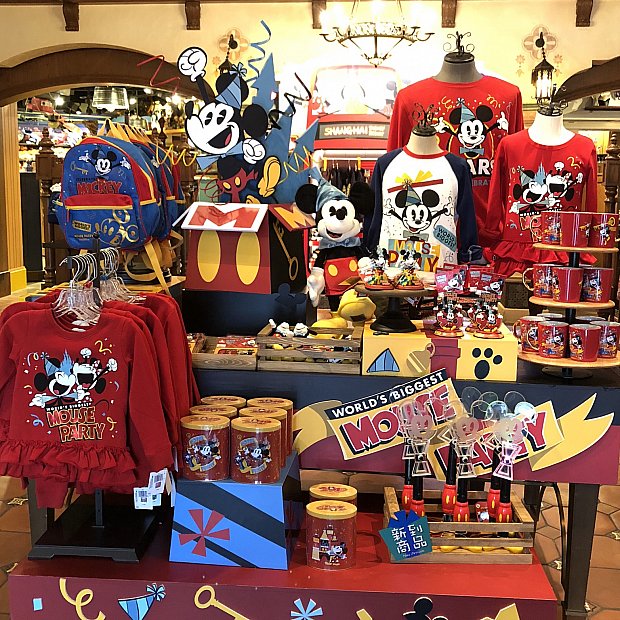 上海ディズニーのミッキー90周年グッズ☆