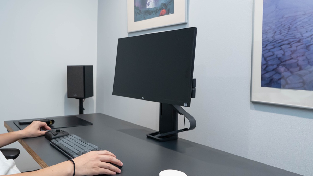 エルゴトロン TRACE (トレース) + モニターアーム補強プレート付き