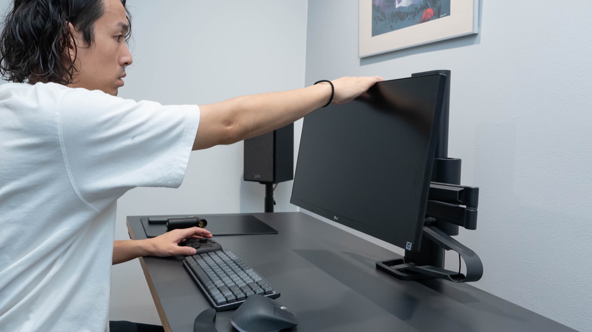 エルゴトロン TRACE (トレース) + モニターアーム補強プレート付き