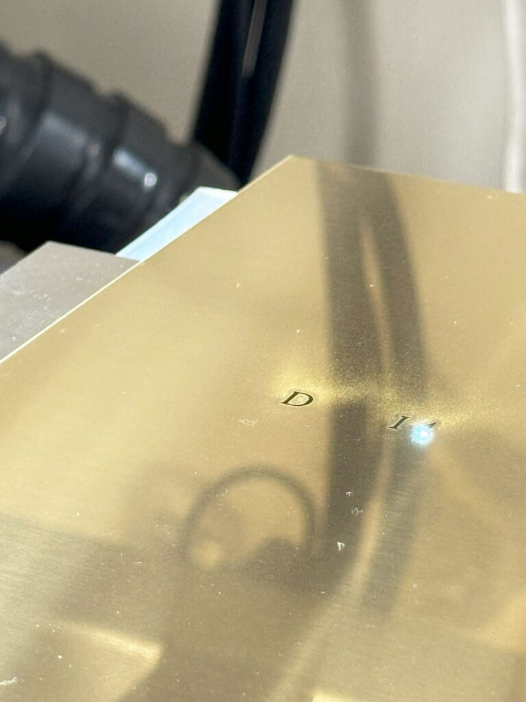 真鍮の結婚証明書、日本刀にレーザーマーキング | 【やりまっせ