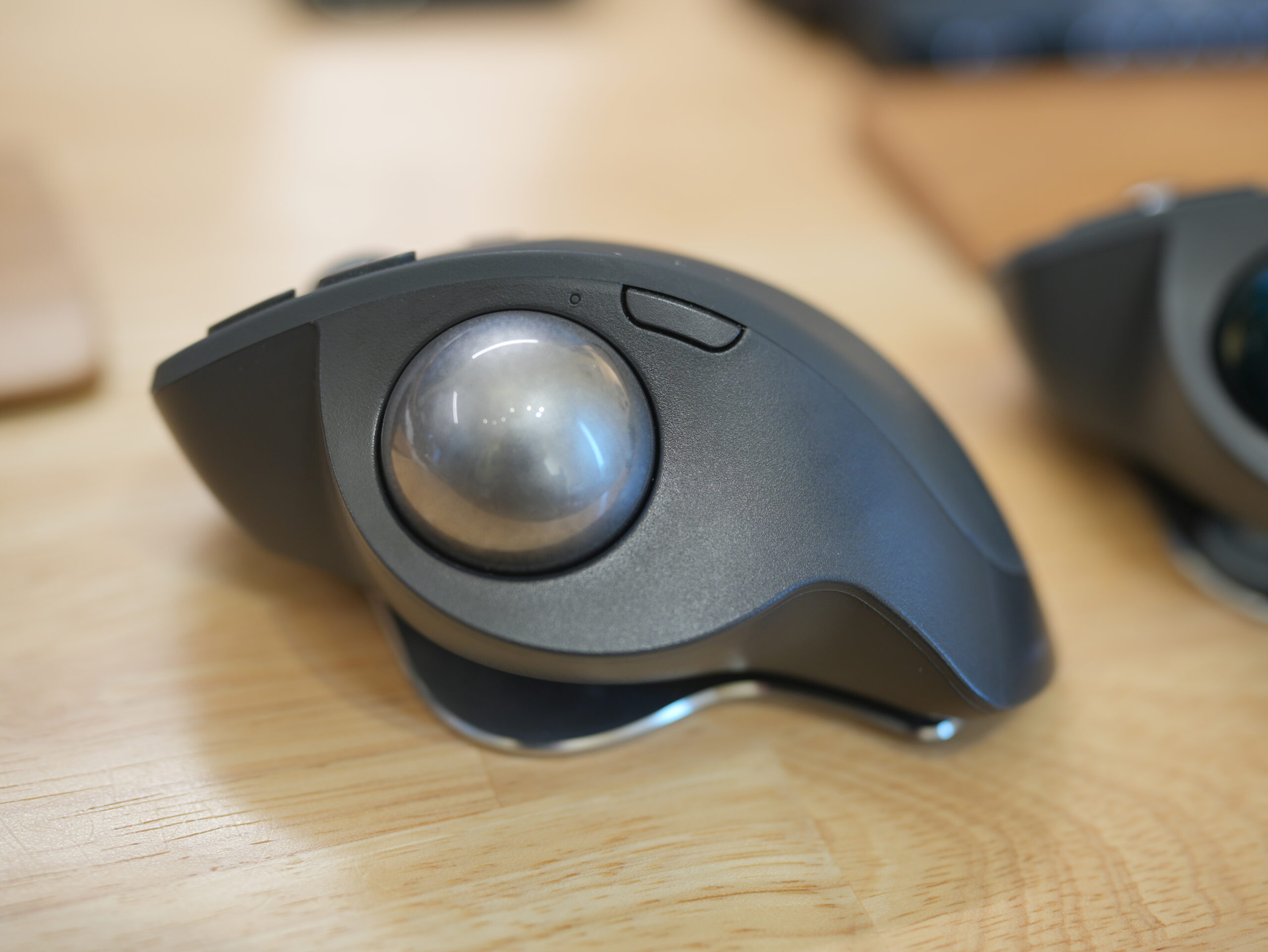 マウスで手首が痛い人へ！新型トラックボール「MX ERGO s」が快適