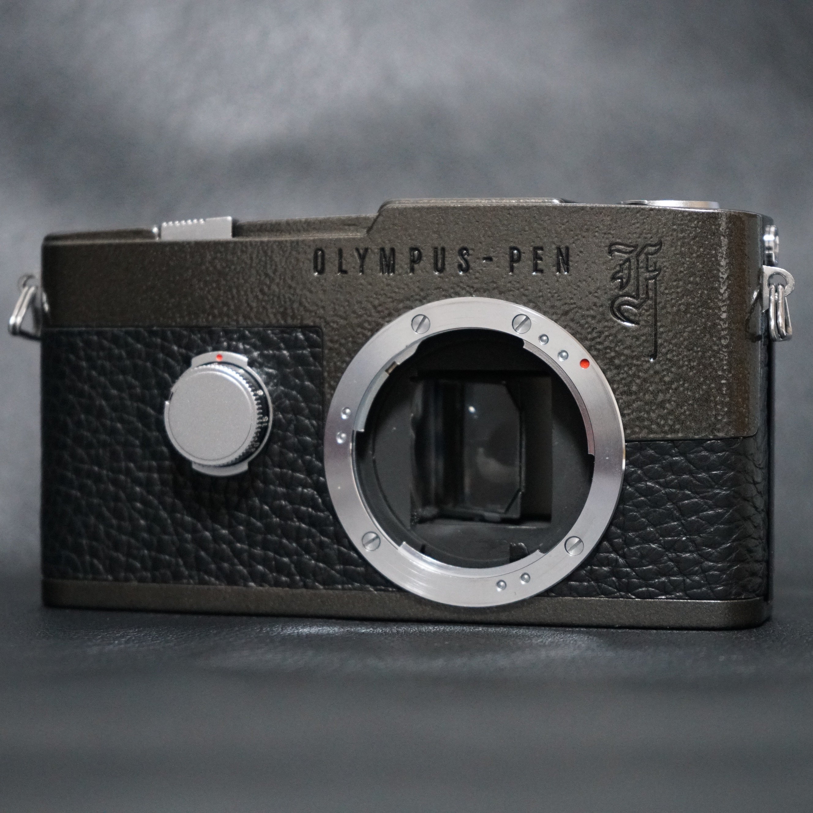 OLYMPUS PEN F / Black Hammertone / Black Leather / Film Camera