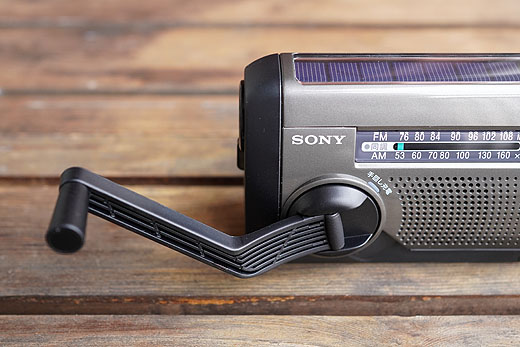 レビュー】ソーラー＆手回し充電の防災ラジオ『ICF-B99』でスマホを