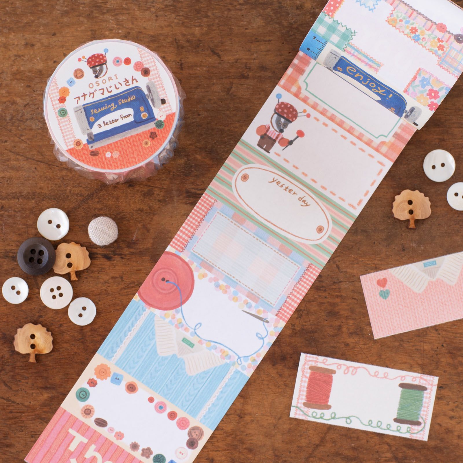 手紙社｜a letter from・ロールふせんpetit「アナグマじいさん sewing