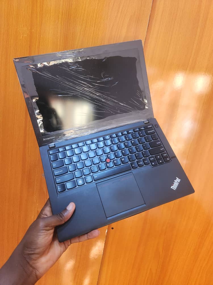 Lenovo ThinkPad X240 8GB RAM 320GB HDD + 128GB SSD