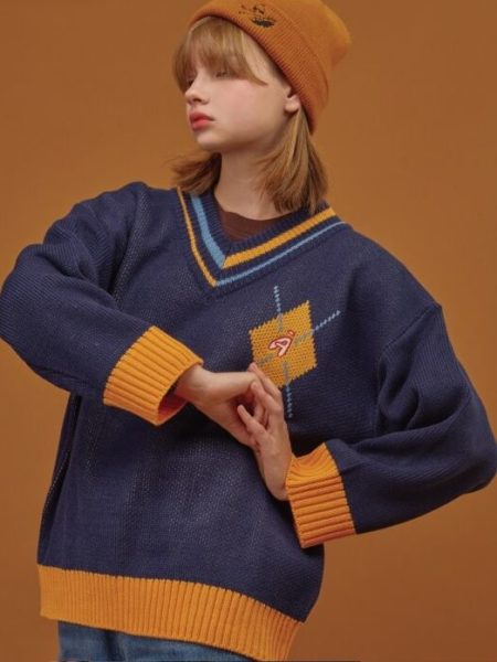 公式インスタグラムの写真でASTROユンサナ着用していたニット | TK