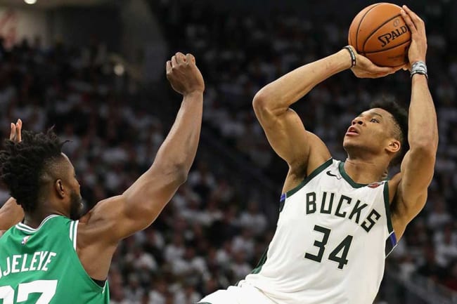 まるでカリー!? ヤニスの