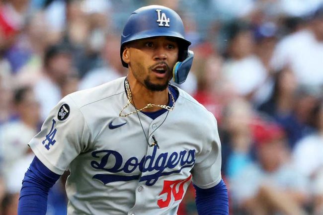 日本人の感覚だと考えられない」 ベッツ、試合中の行動に賛否…敵主砲と